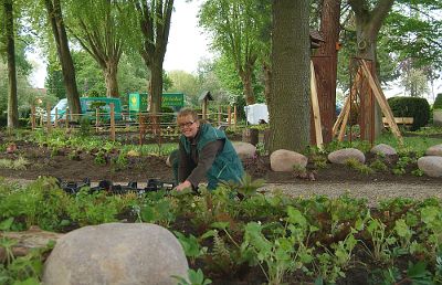 Claudia Zander bei der Arbeit im neuen NaturRuh-Areal